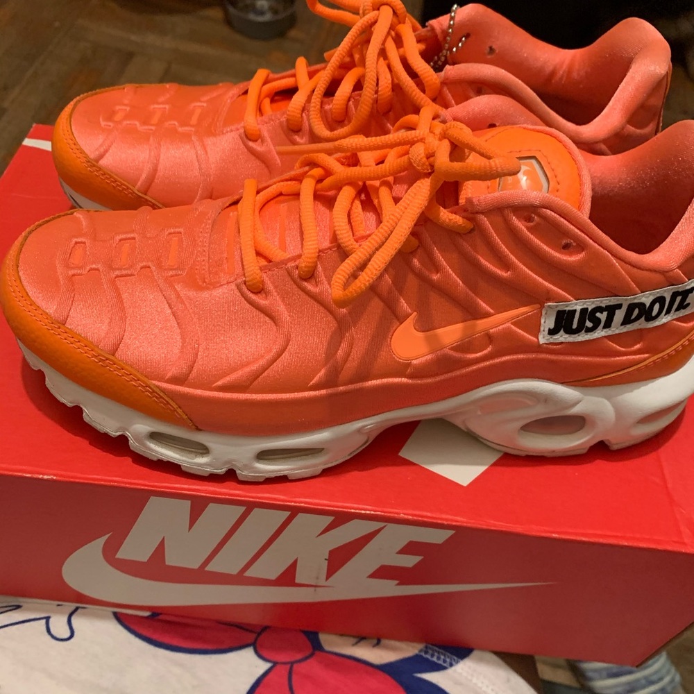 Nike woman’s air Max plus SE
